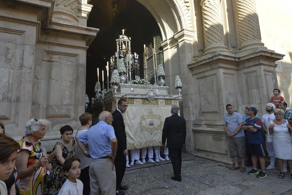 Diferentes imágenes de la procesión litúrgica del Corpus Christi que ayer recorrió las calles del centro, tal y como viene sucediendo desde hace más de seis siglos.