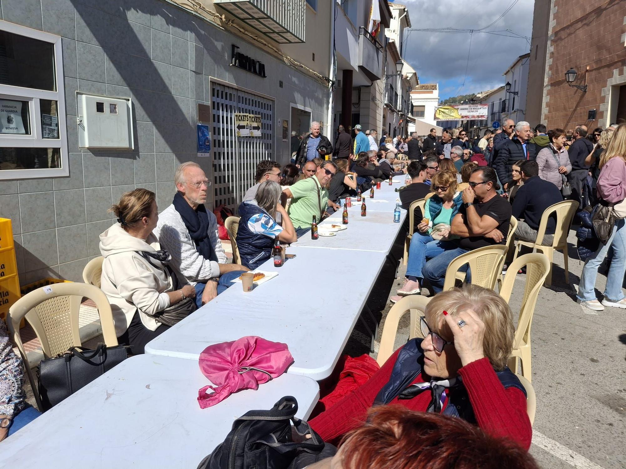 Las imágenes de la deliciosa feria del embutido de la Vall de Pop y Senija