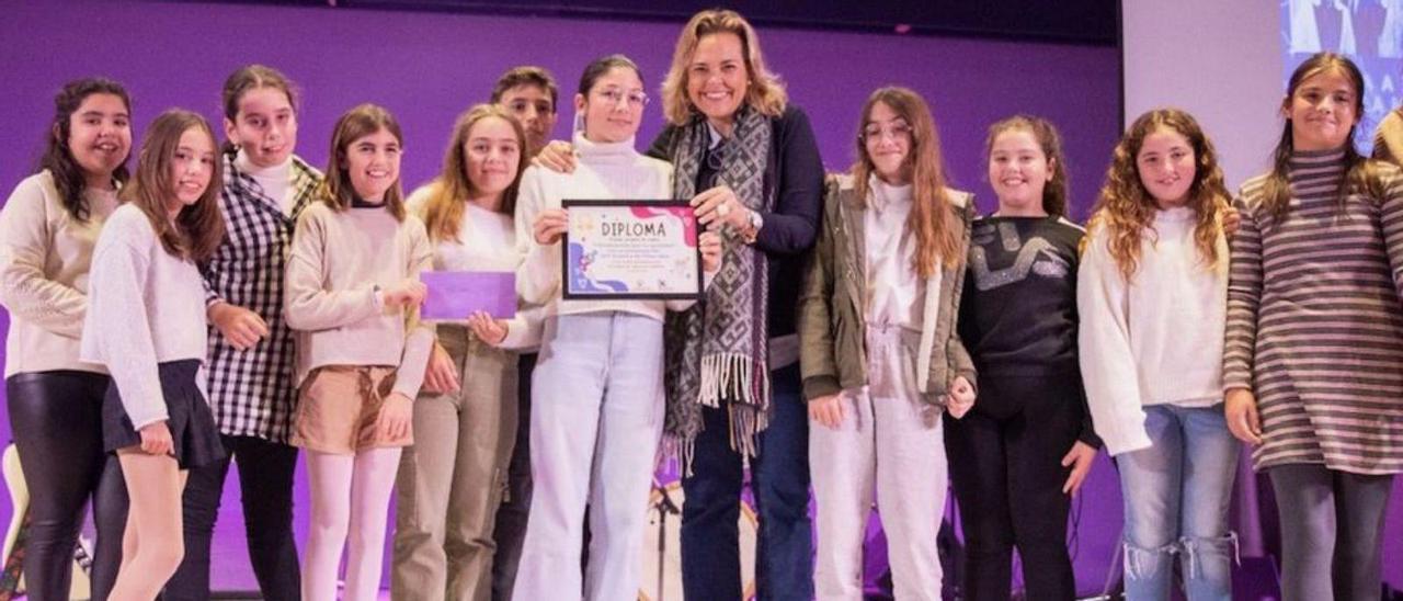 Entrega de premios a los centros ganadores.