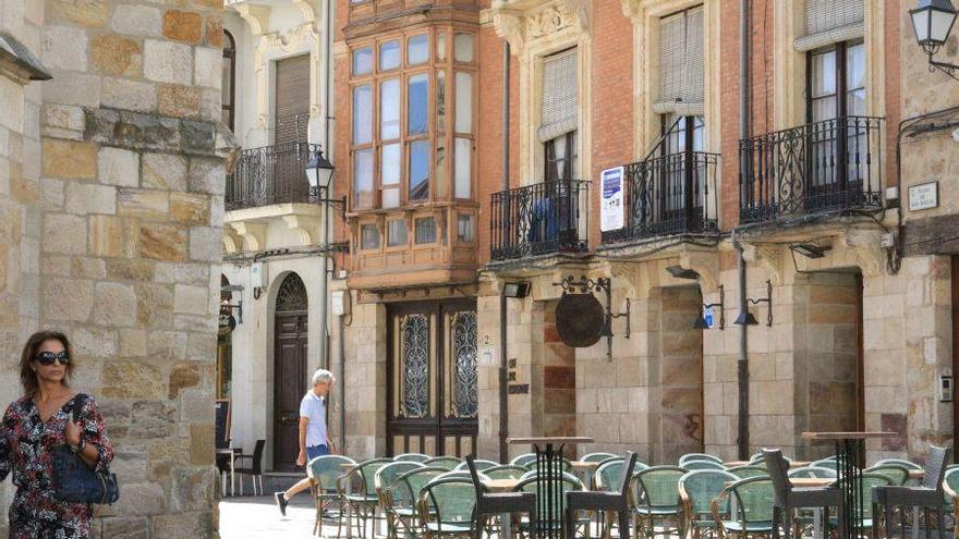 Plazuela de San Miguel, donde reside el autor del atraco.