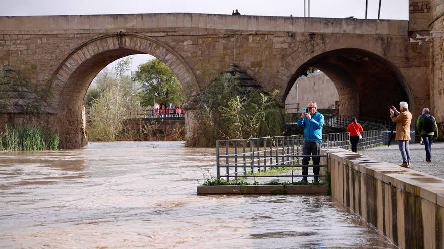 El caudal del Guadalquivir alcanza el nivel naranja a su paso por Córdoba