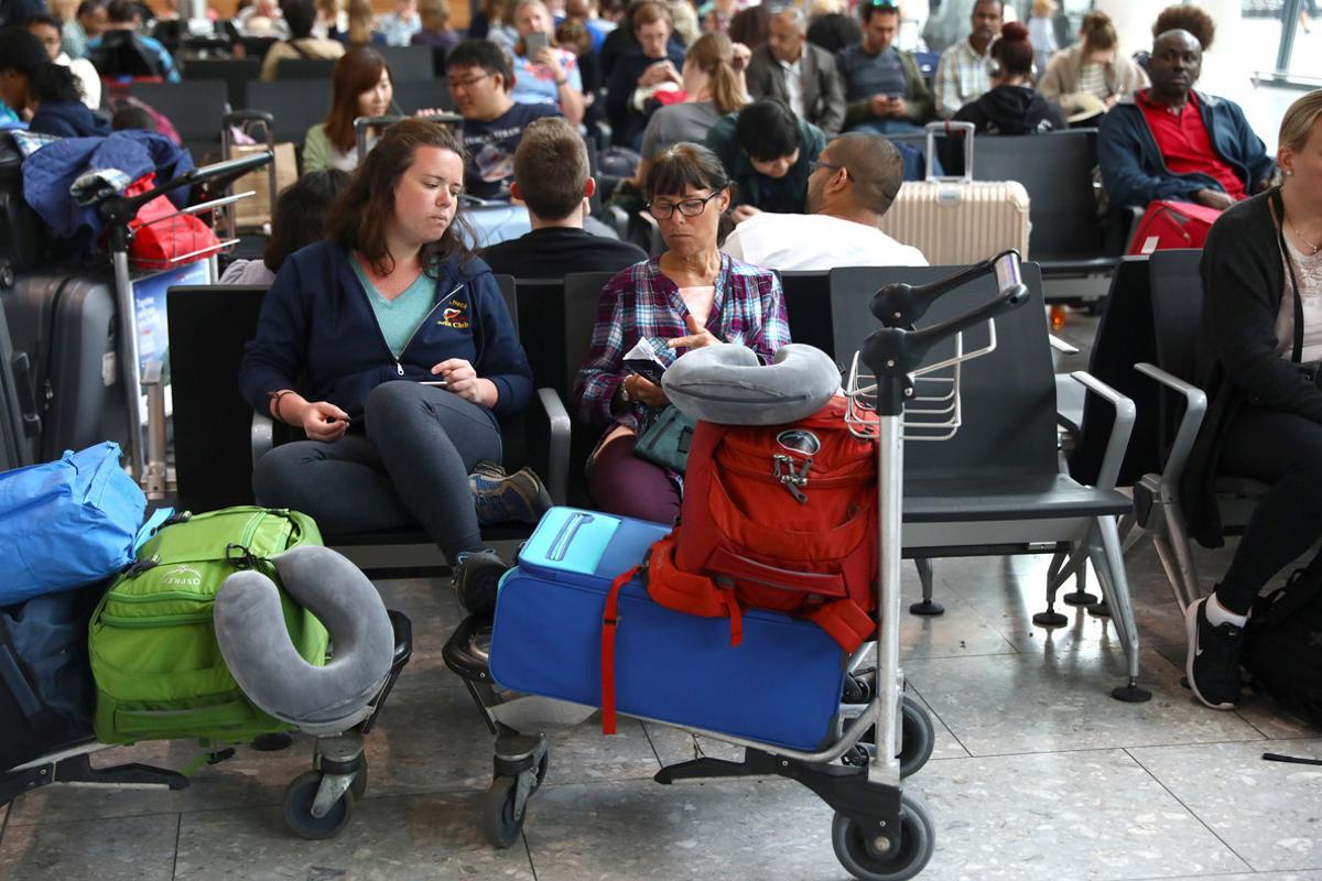 Aeroports de tot el món recuperen la normalitat després d'una fallada informàtica