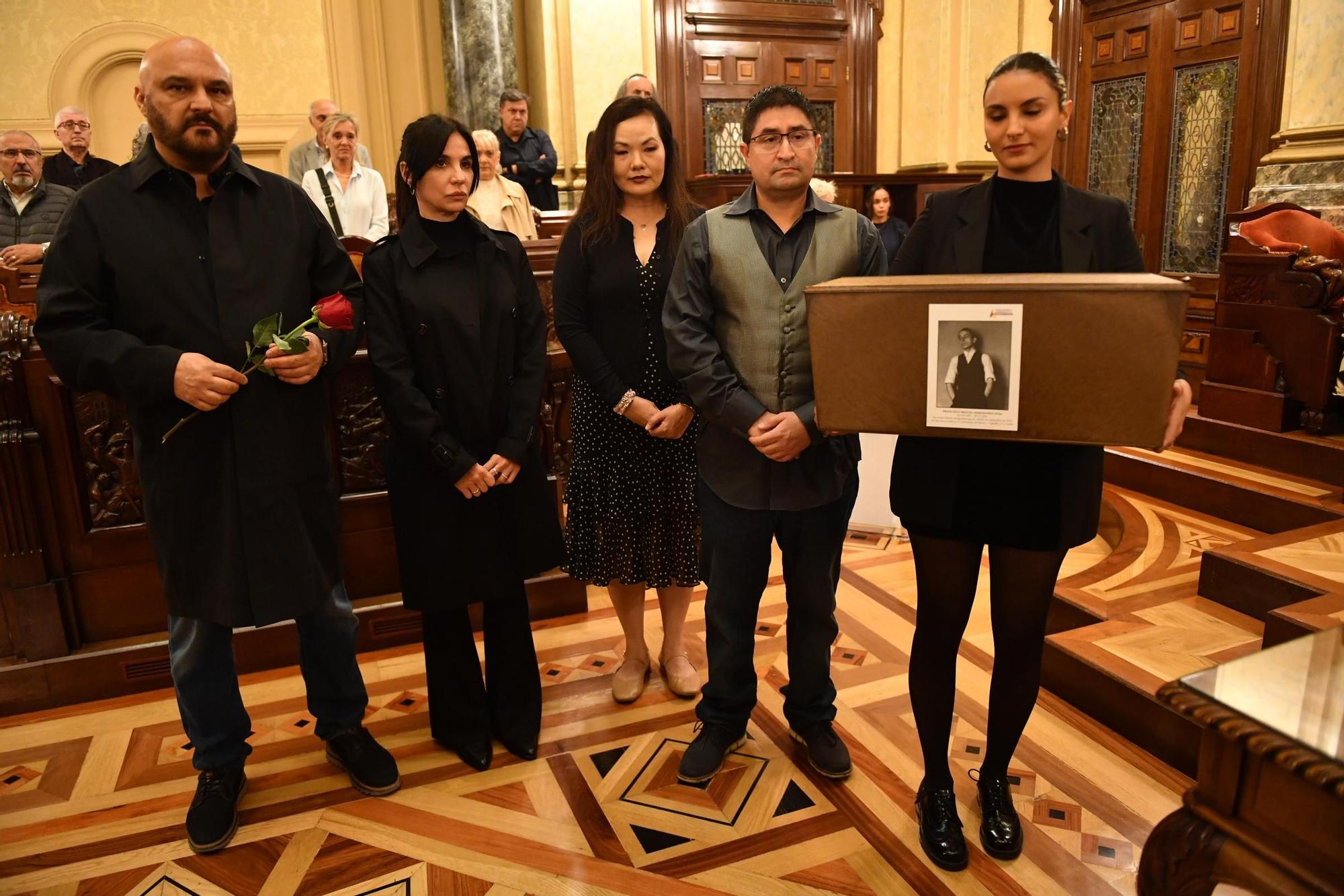 Recepción e enterro dos restos do pintor Francisco Miguel