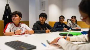 Estudiantes de los talleres de catalán en el centro cívico Palmira Domènech de El Prat.