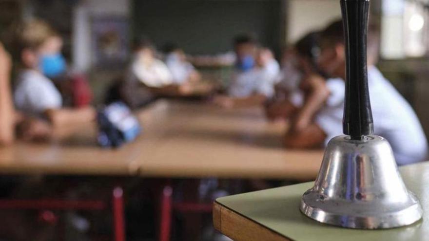 La policía controla el acceso a un colegio de Canarias por un caso de acoso