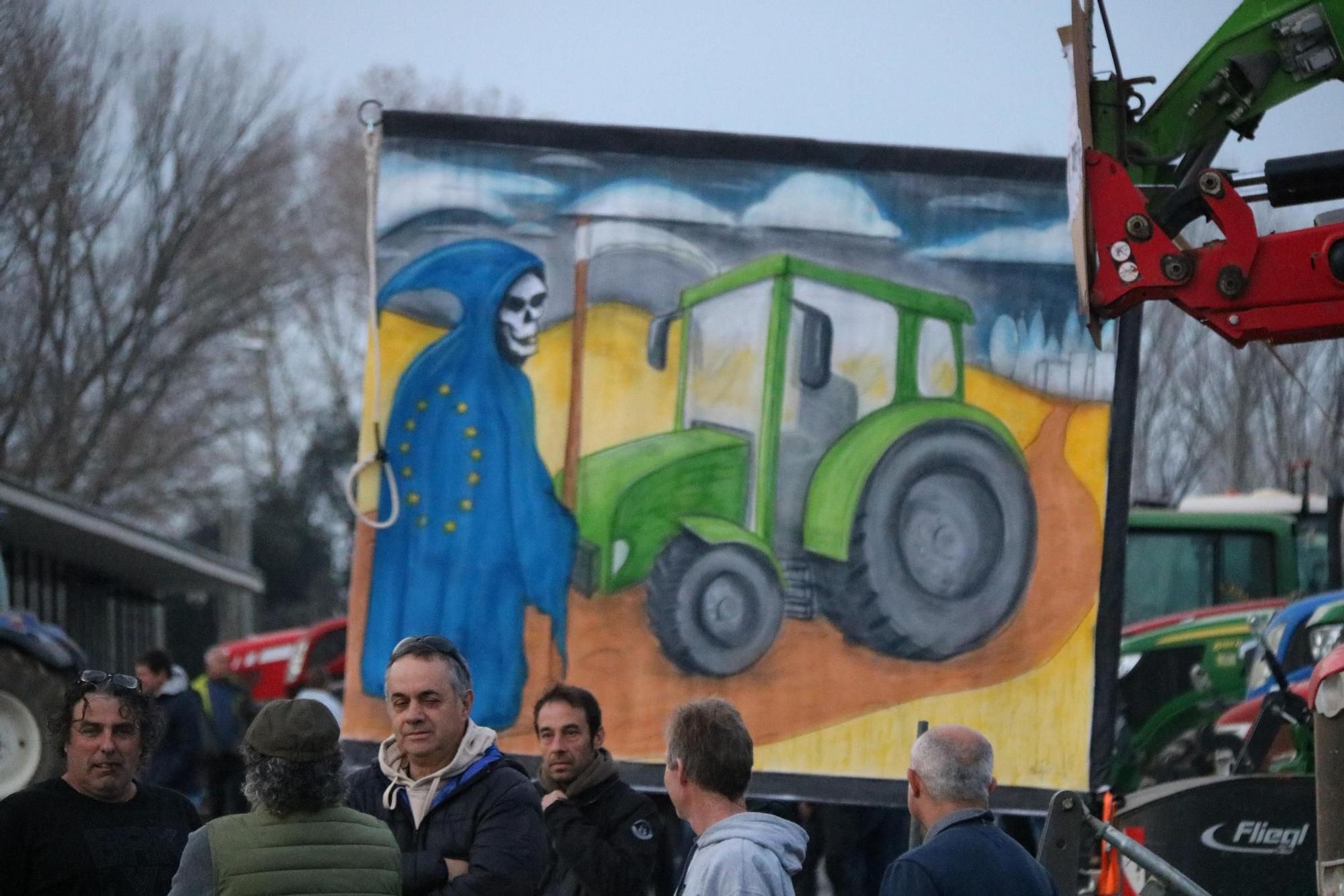 Més de 200 tractors es concentren a Girona