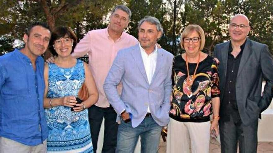 La consejera con representantes del instituto.