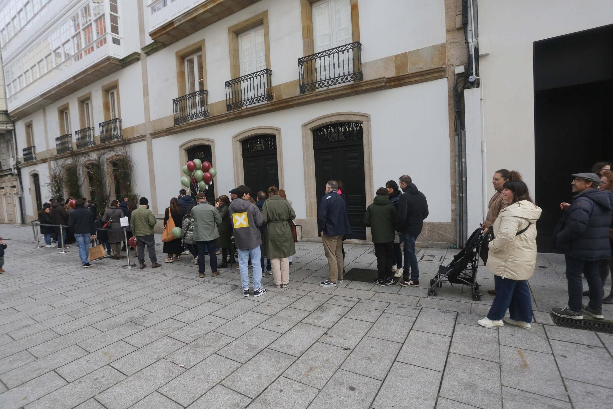 Colas para entrar en el Zara de Navidad