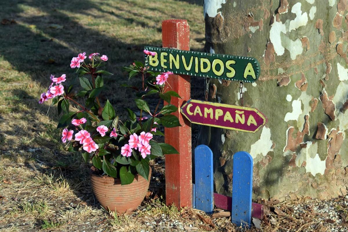 Ornamentación na aldea de Campaña.