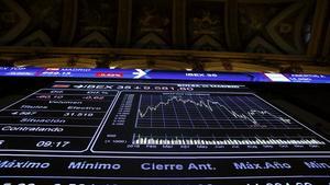 Panel informativo que muestra la evolución del principal indicador de la bolsa española, el Ibex 35.
