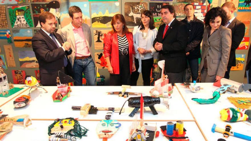 La conselleira de Traballo, Beatriz Mato, y el alcalde de A Coruña, Carlos Negreira, en la inauguración del proyecto ARS impulsado por la fundación Camiña Social.