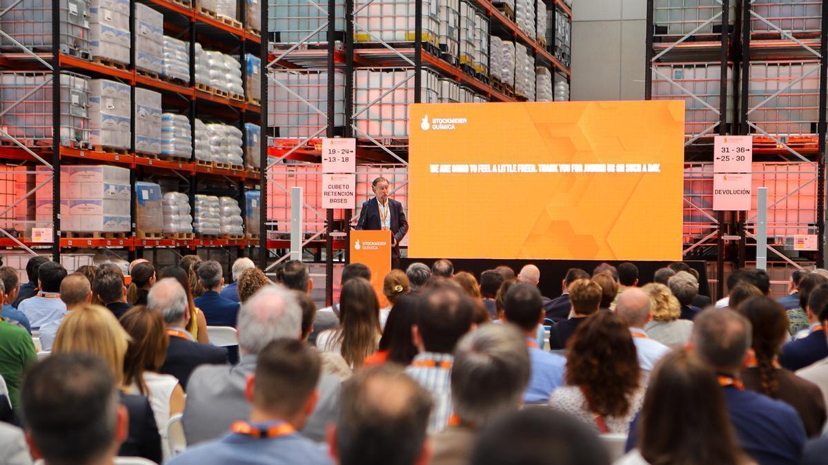 Un momento de la inauguracion de la empresa en Paterna.