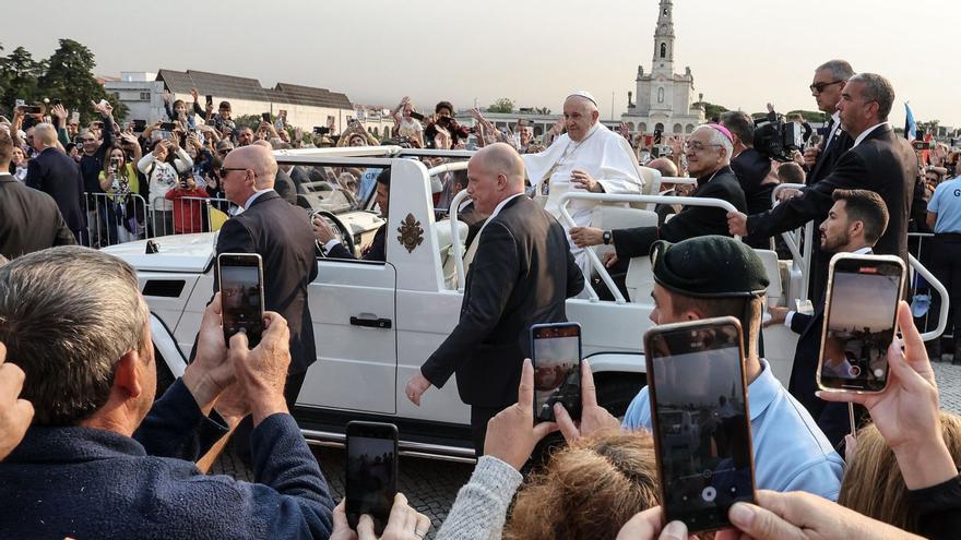 El Papa, ayer, a su llegada al santuario de Fátima, en Portugal. |   // E.P.