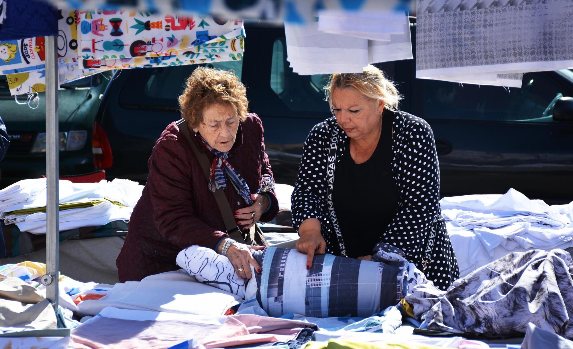 En imágenes | El rastro continúa siendo un punto de encuentro para los zaragozanos cada domingo