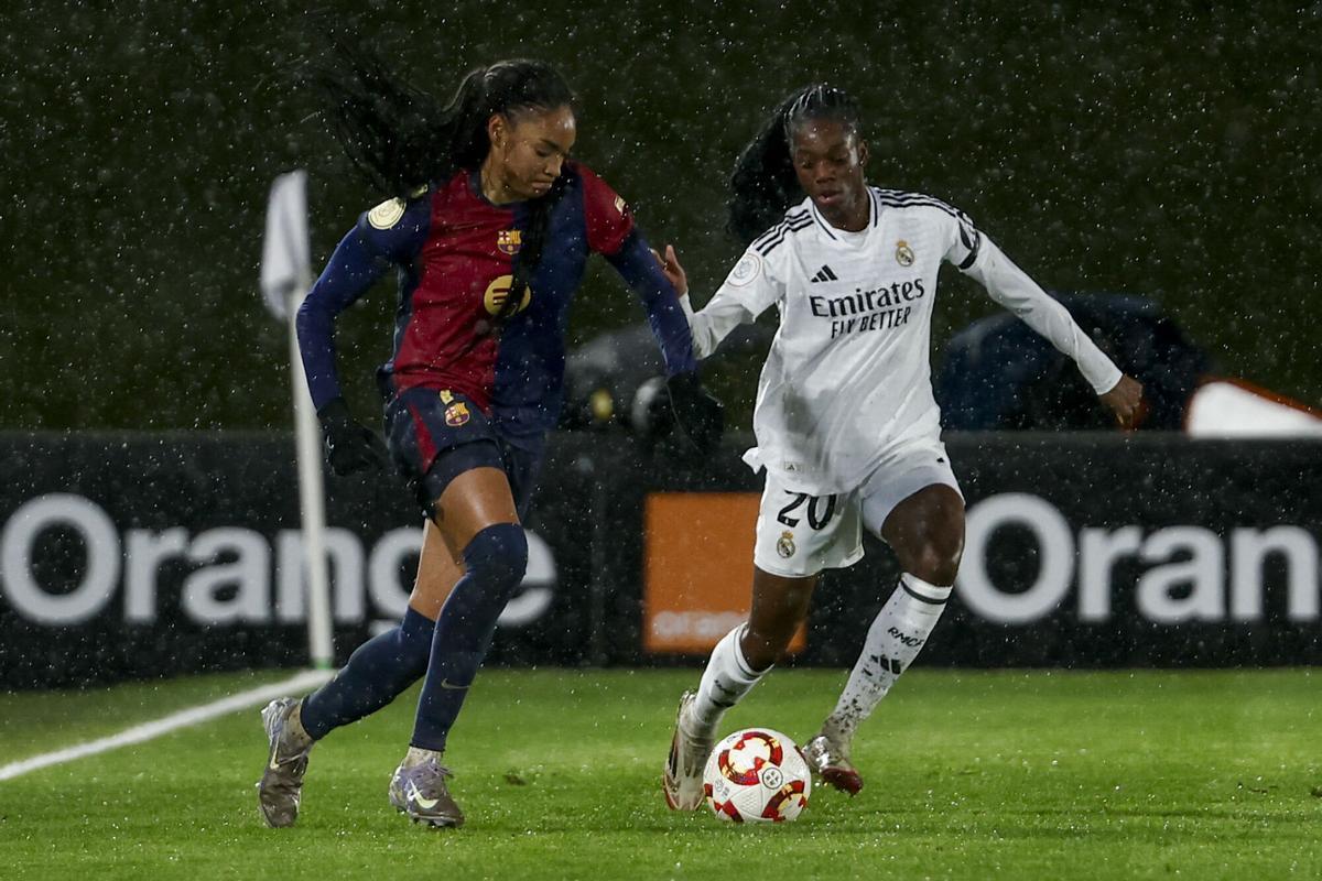 Salma Paralluelo en el Real Madrid-FC Barcelona de la ida de las semifinales de la Copa de la Reina