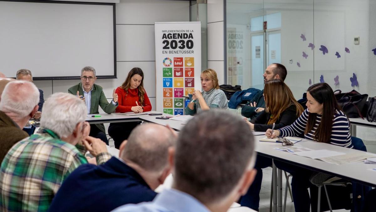 Los alcaldes de la dana en una reunión con Arcadi España y la comisionada Zulima Pé´rez.