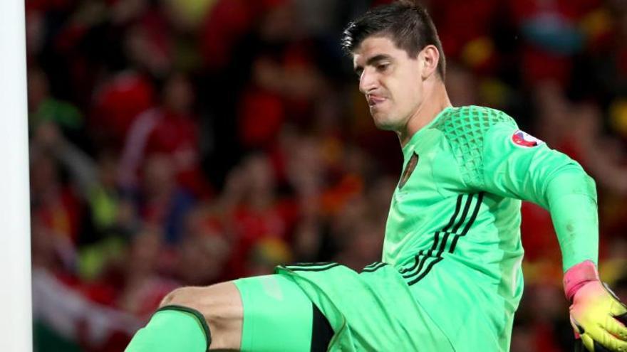 Courtois en el partido ante Gales.