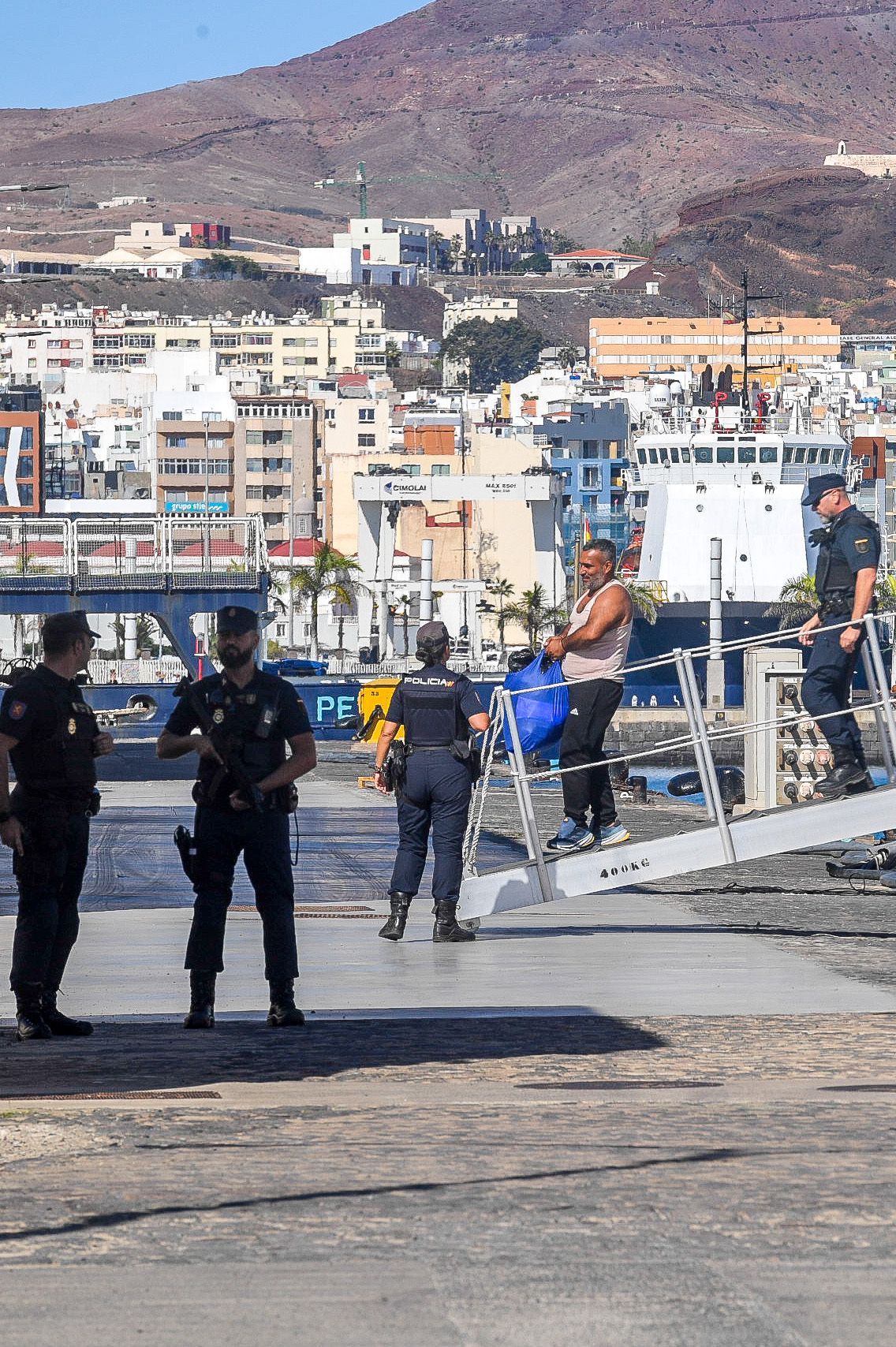 Incautación de un cargamento de cocaína en un pesquero en Canarias
