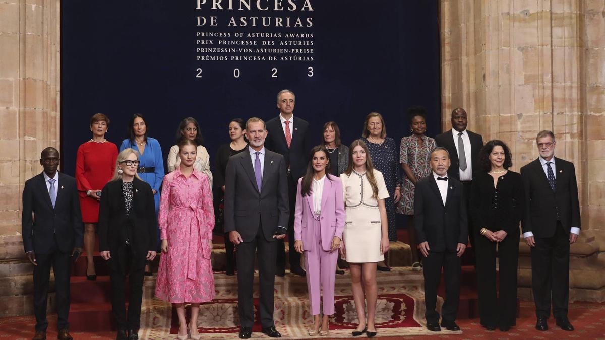 Personalidades, políticos y premiados se dan cita en el hotel de la Reconquista antes de la ceremonia de entrega de los Premios Princesa.