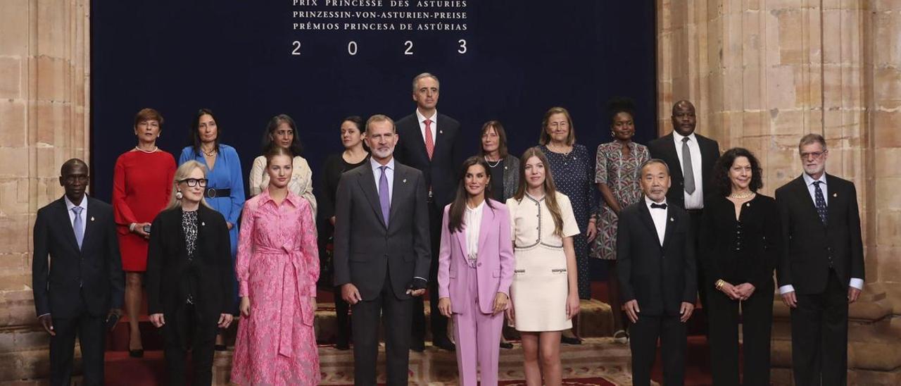 Personalidades, políticos y premiados se dan cita en el hotel de la Reconquista antes de la ceremonia de entrega de los Premios Princesa.