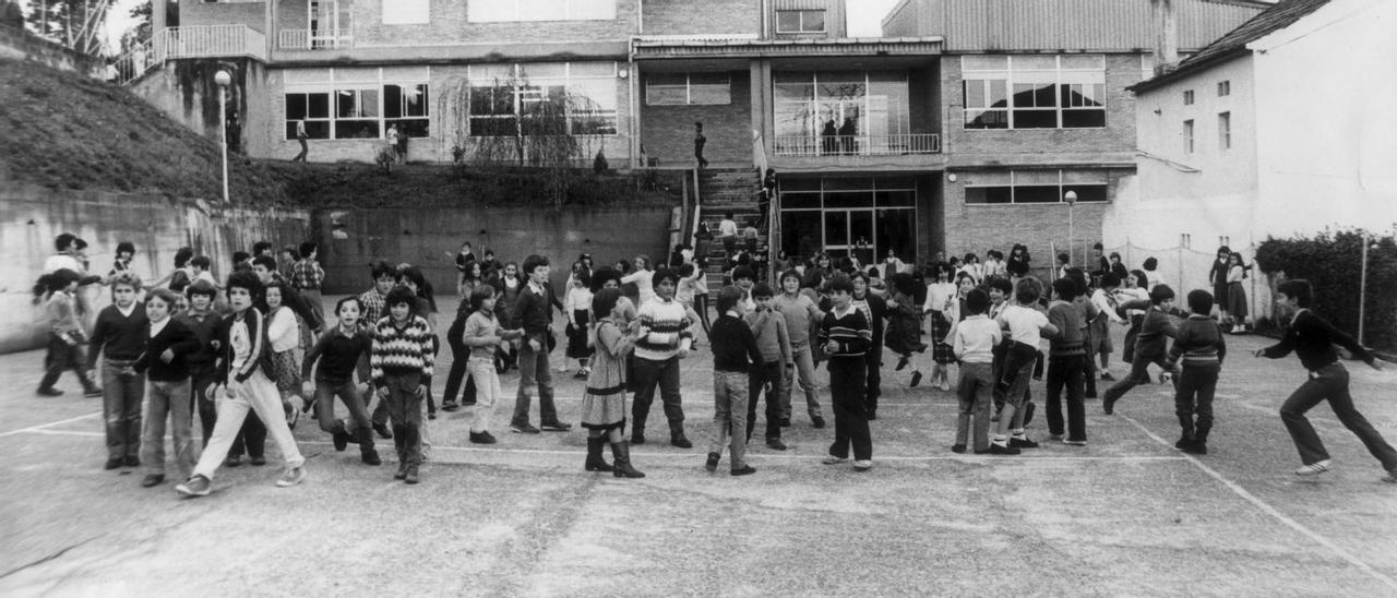 Patio del colegio Frián de Teis, año 1983