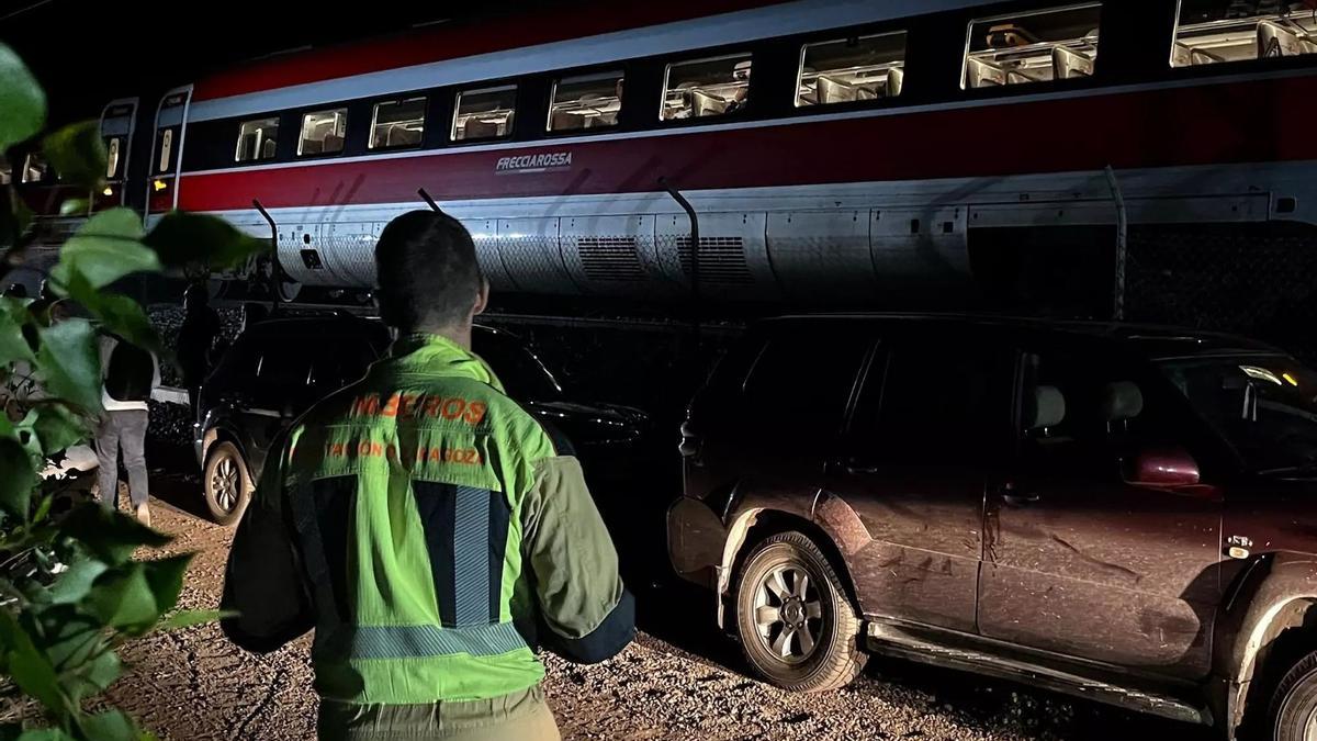 Tren de Iryo parado a la altura de Salillas de Jalón, anoche.