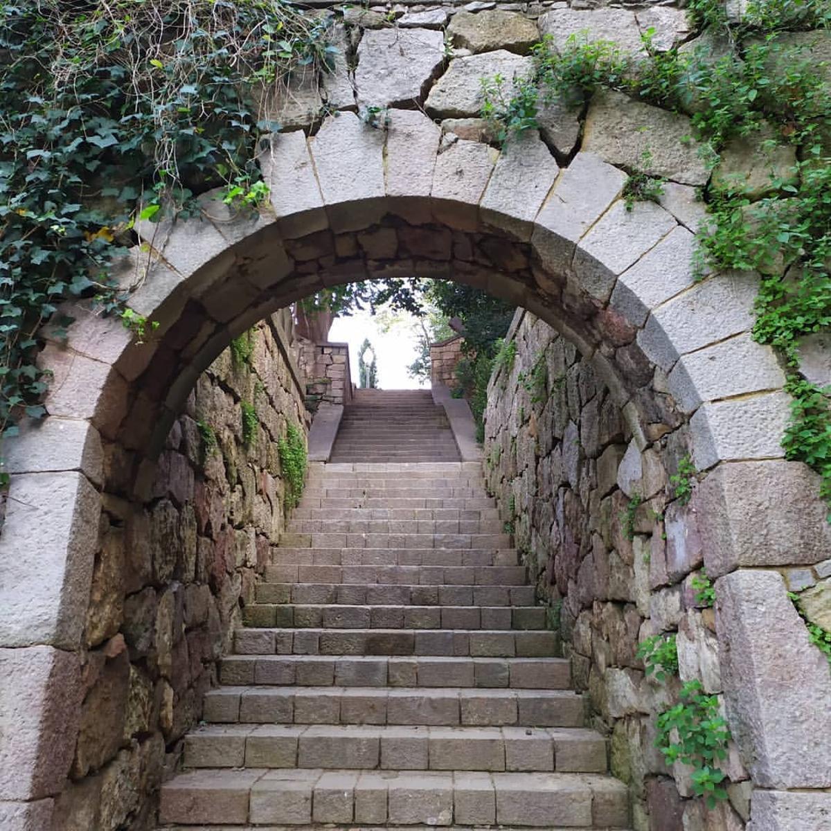 Escaleras del Generalife: 200 escalones turísticos entre los Jardines de Labiral y los del Grec. 