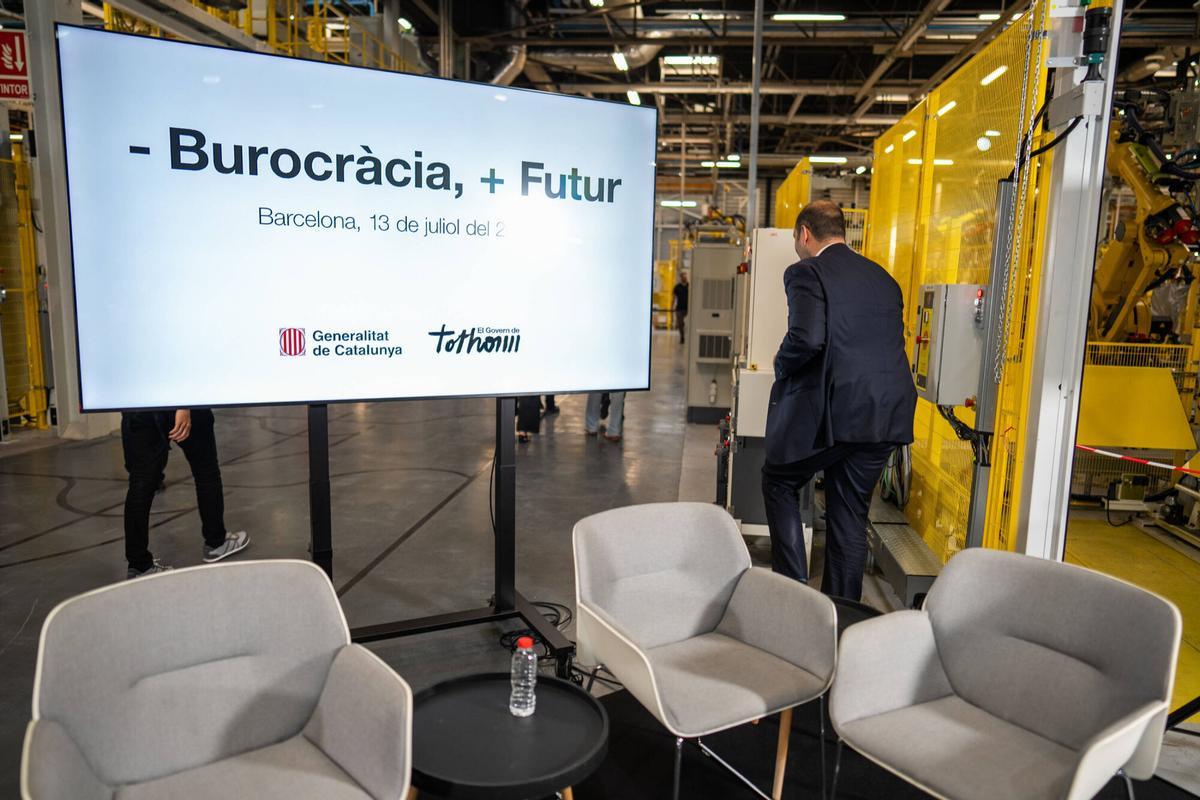 Barcelona. Sr. Albert Dalmau Miranda, conseller de la presidència de la Generalitat de Catalunya. Representantes institucionales participan en el acto de presentación del anteproyecto de ley de simplificación de trámites en el ámbito urbanístico y ambiental, celebrado en las instalaciones de Ebro Factory, en el distrito de Sants-Montjuïc. 13 de julio de 2026. Política. AUTOR: ZOWY VOETEN