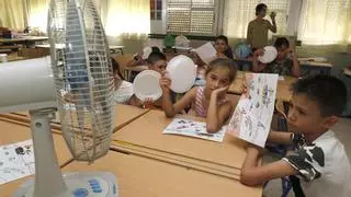 Más de la mitad de colegios públicos en Córdoba carecen de climatización o solo tienen 'splits' comprados por las ampas