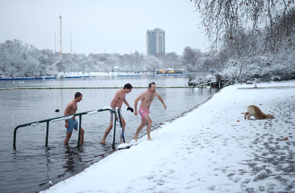 Baños helados en el lago Serpentine, en Londres