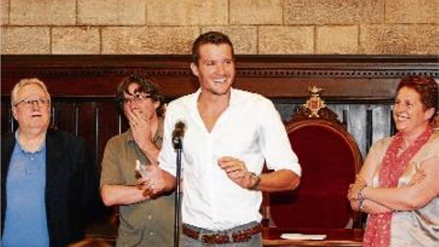 Jan Frodeno fent el seu parlament.L&#039;esportista amb una lletra de Torres Monsó. El ciclista Christian Meier, la seva dona, i la dona de Jan Frodeno i també campiona olímpica de triatló a Pequín, Emma Snowsill.