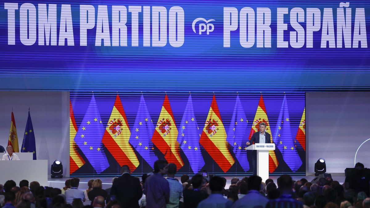 El líder del PP, Alberto Núñez Feijóo, interviene en la sesión de clausura del XXI Congreso Nacional de la formación en Madrid.