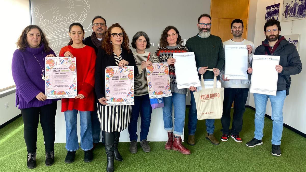 Outeiral, cuarta por la izqda., y García, séptimo, con representantes de los centros educativos