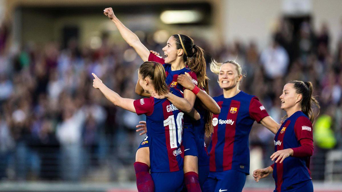 Aitana y Graham celebran el segundo gol del Barça en el Clásico