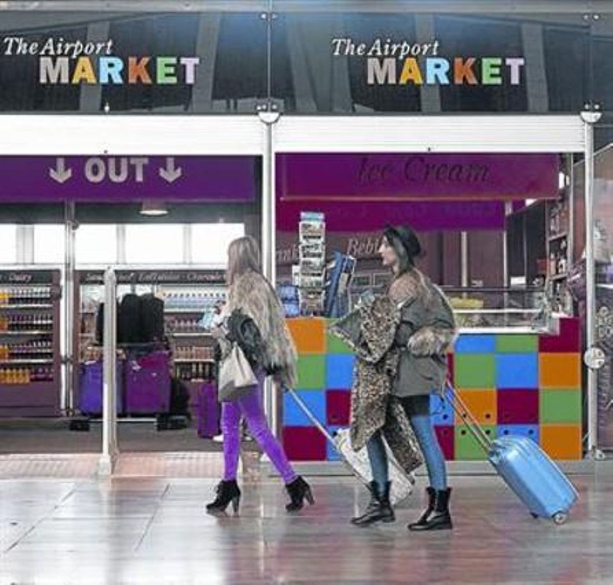 Actividad comercial en la terminal T2 de l’aeroport de Barcelona. Actividad comercial en la terminal T2 de l’aeroport de Barcelona.