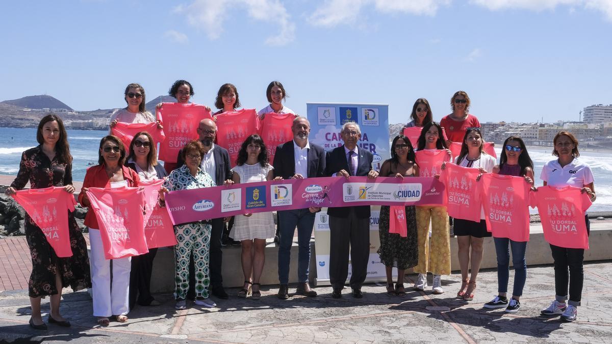 Presentación de la Carrera de la Mujer Central Lechera Asturiana en el paseo de la playa de Las Canteras