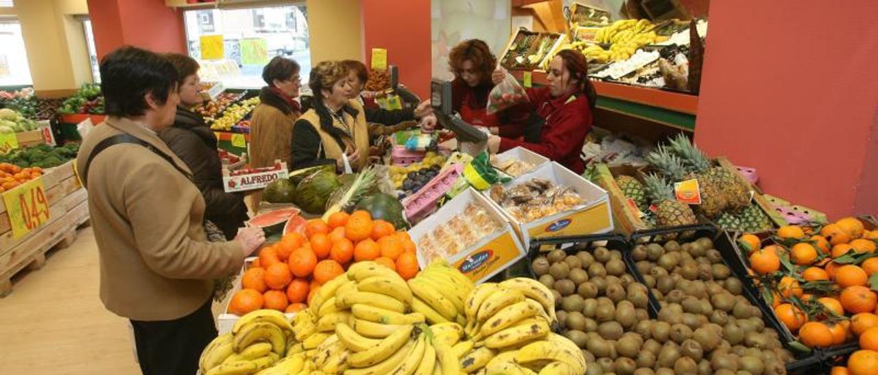 Puesto de ventas de frutas en una tienda, en una imagen de principios de 2020. | JESUS DE ARCOS