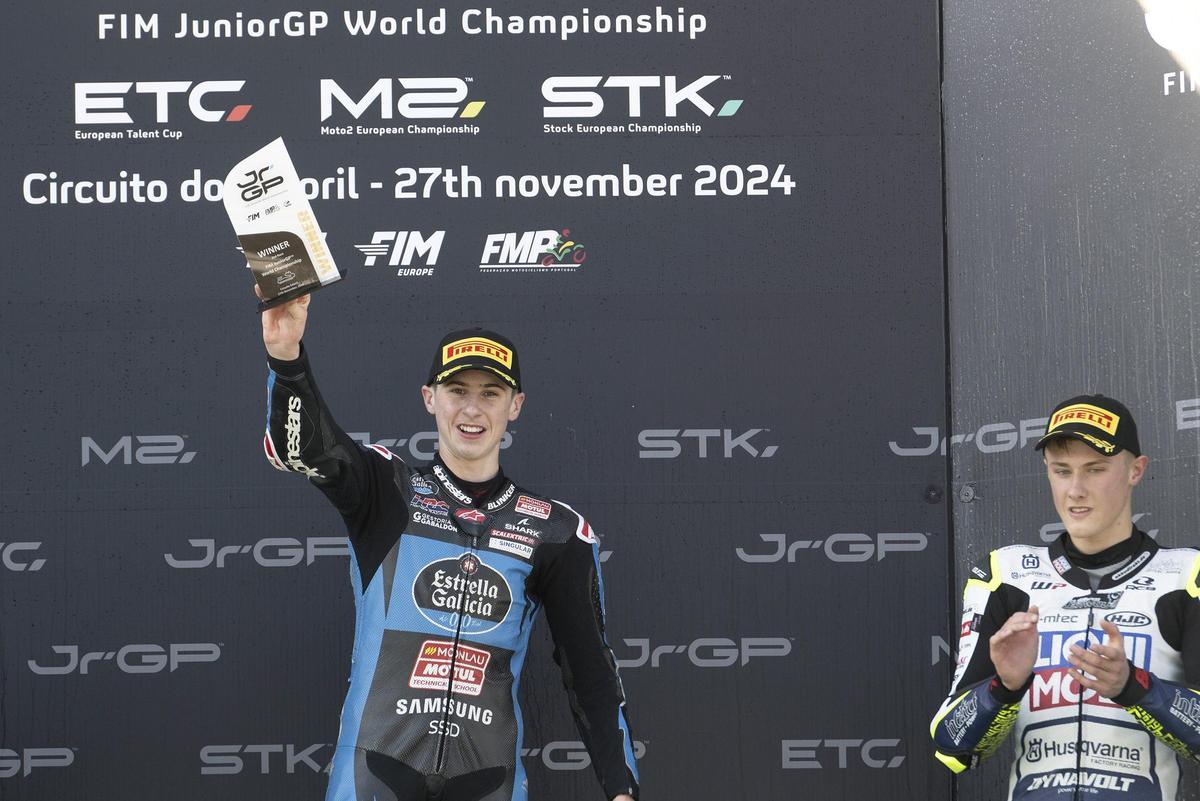 Maximo Quiles, celebrando la victoria en la última carrera del Mundial Junior