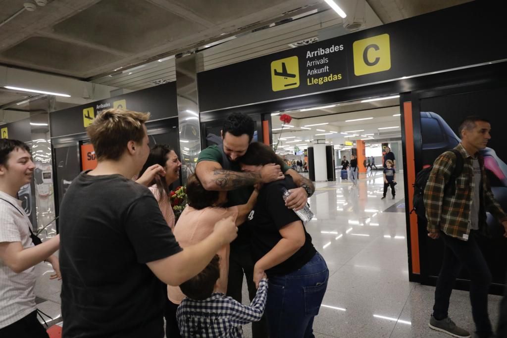 FOTOS │Así ha sido recibido Valtònyc en el aeropuerto de Palma