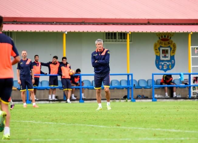 Entrenamiento de la UD Las Palmas en Barranco ...