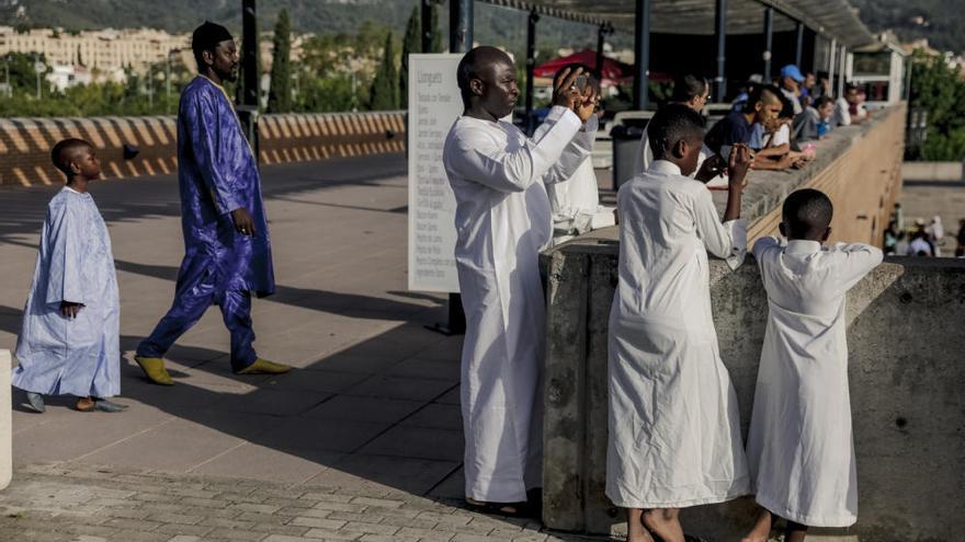 Die Muslime der Insel feiern das Ende eines heißen Fastenmonats