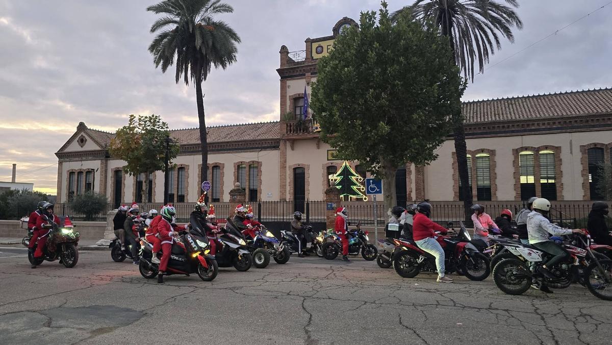 Papanoelada motera en Villanueva del Río y Minas, en Sevilla, para celebrar la Navidad