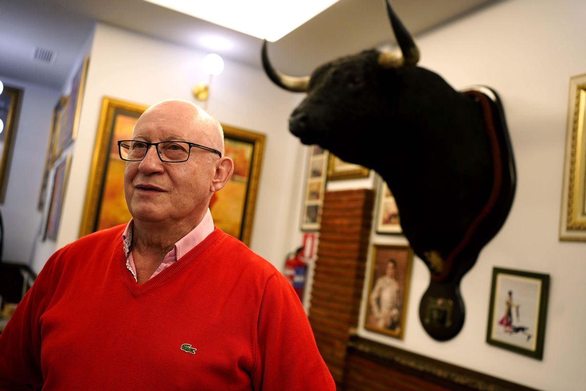 Cesar Alonso , dueño de la Cafetería César, que queda enfrente de la plaza de toros de Las Ventas, en Madrid.