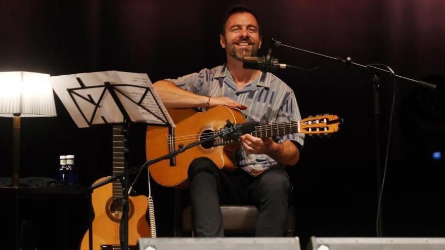 Kevin Johansen, en un concierto en el Mar de Vigo en 2021.