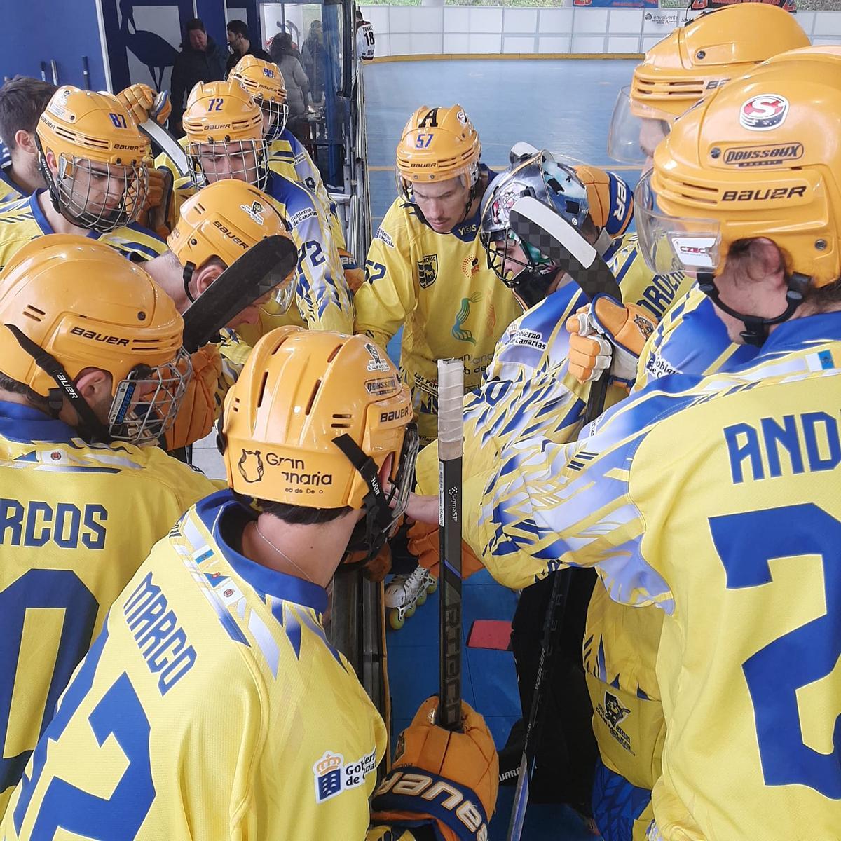 Los jugadores del Molina Sport se conjuran antes del partido.