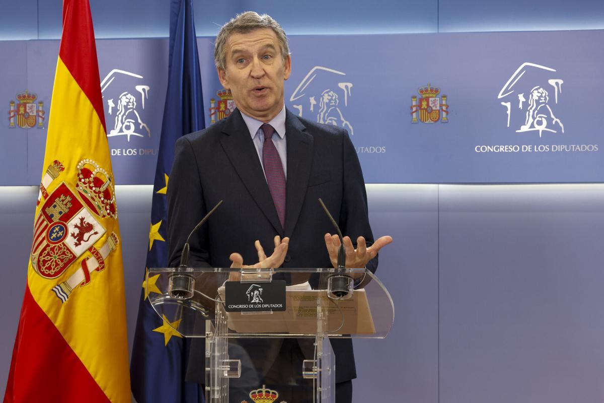 El líder del PP, Alberto Núñez Feijóo durante la rueda de prensa ofrecida tras verse con Sánchez.