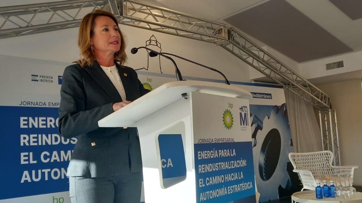 La alcaldesa, Begoña Carrasco, durante la jornada de bp y 'Mediterráneo'.