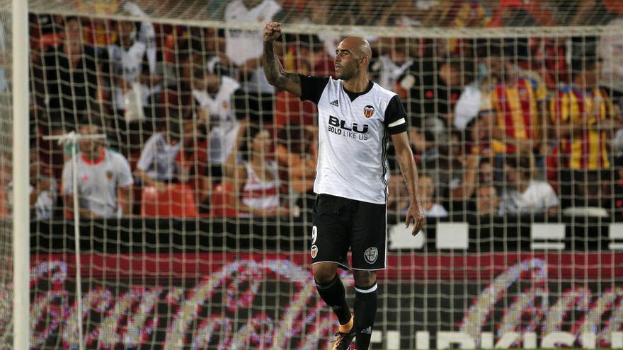 Un gol de Zaza da la primera victoria al Valencia