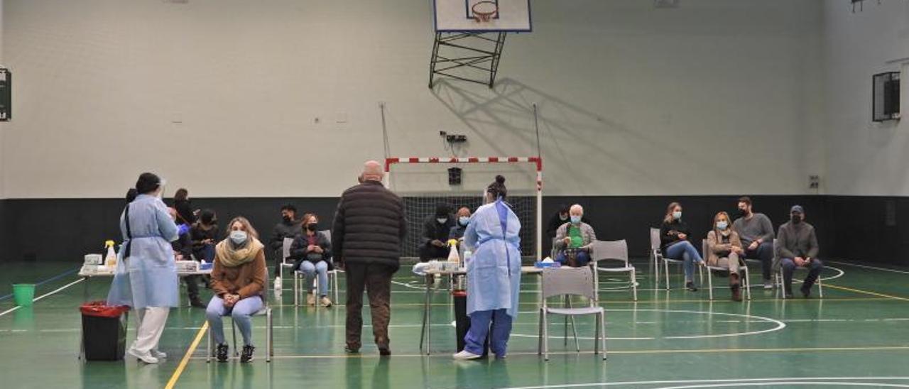 Cribado en el pabellón de la Casa da Xuventude de Ourense. |   // FERNANDO CASANOVA