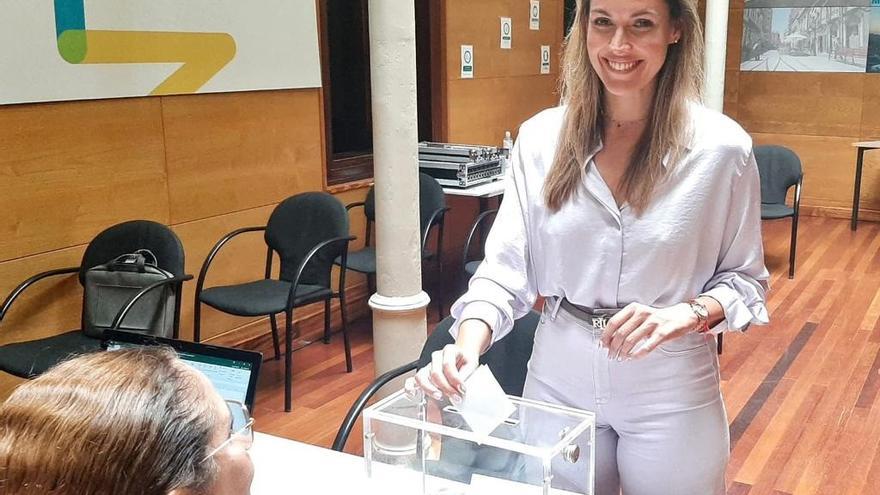 María Fernández, durante la votación